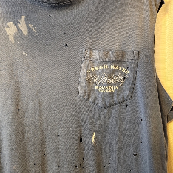 🥃 Distressed Sleeveless Tee | Mountain Tavern | L 🤘 - Picture 3 of 7